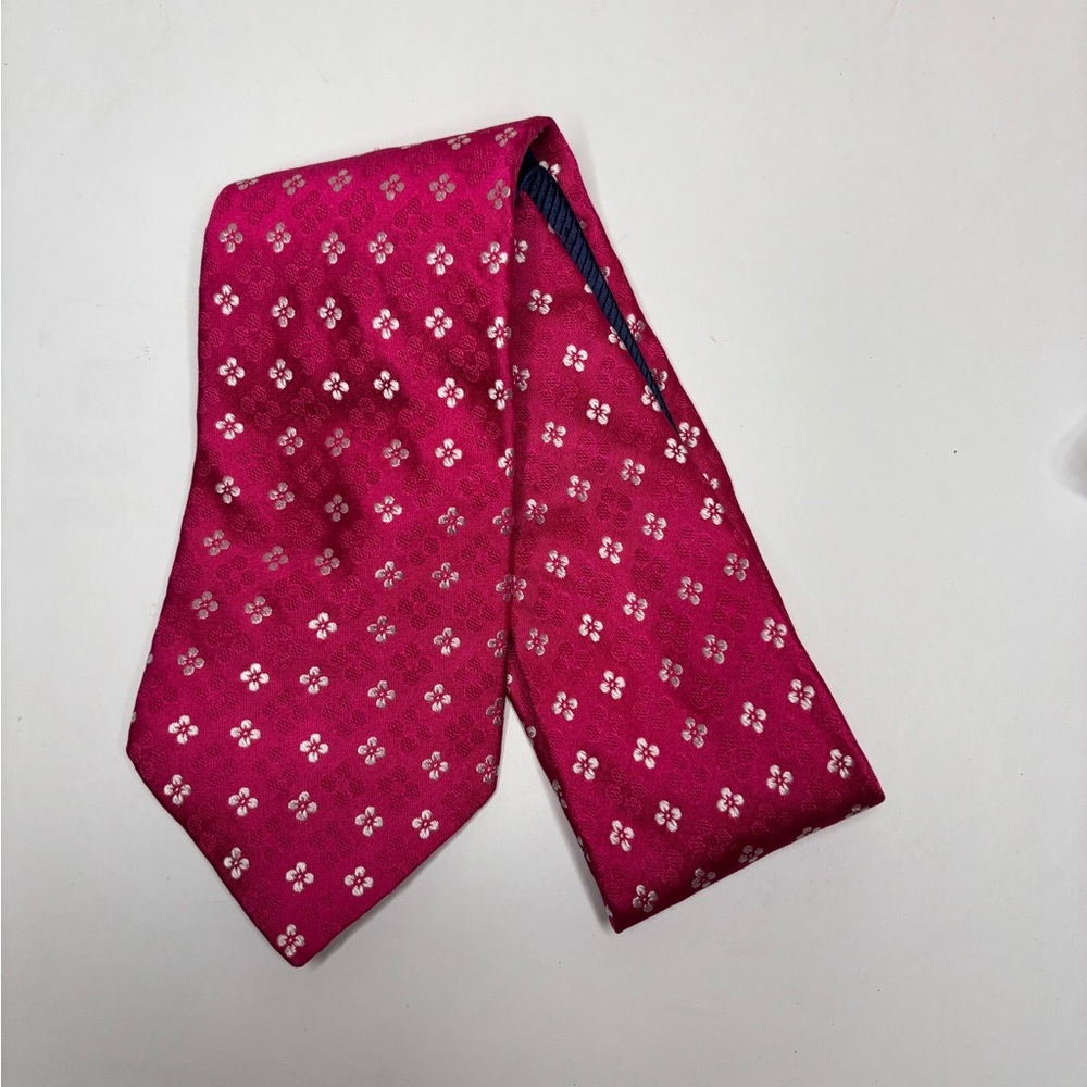Roundtree & Yorke Pink & White Flowers 100% Silk Men’s Neck Tie Made In China